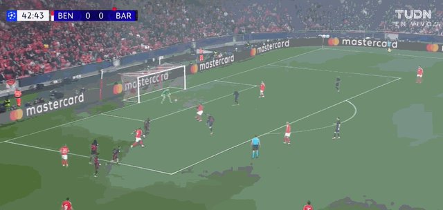 1741215994334038402.gif 头球.gif